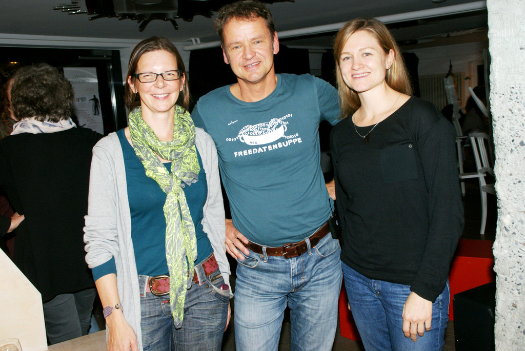 v_li_ Gabi Hampson_ Stefan Schlenker_ Olivia Zischg.JPG