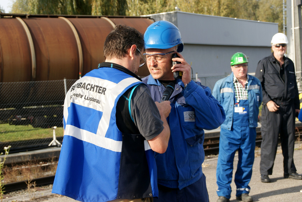 Der Notruf wird abgesetzt.JPG