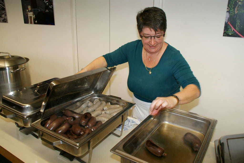 Schlachtpartie im Feuerwehrhaus.JPG