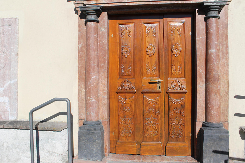 Seitenportal Pfarrkirche Th__ringen 003.JPG