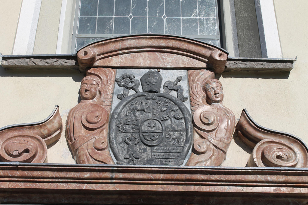 Seitenportal Pfarrkirche Th__ringen 005.JPG