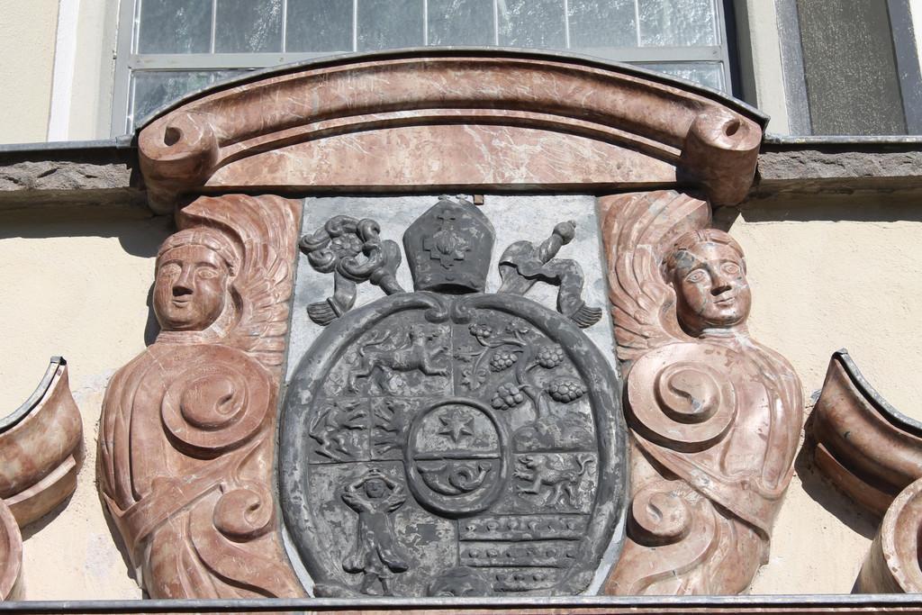 Seitenportal Pfarrkirche Th__ringen 007.JPG