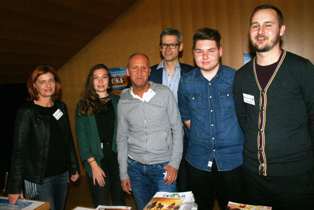 Rainer N__gele mit seinem Nachbaur-Team.JPG