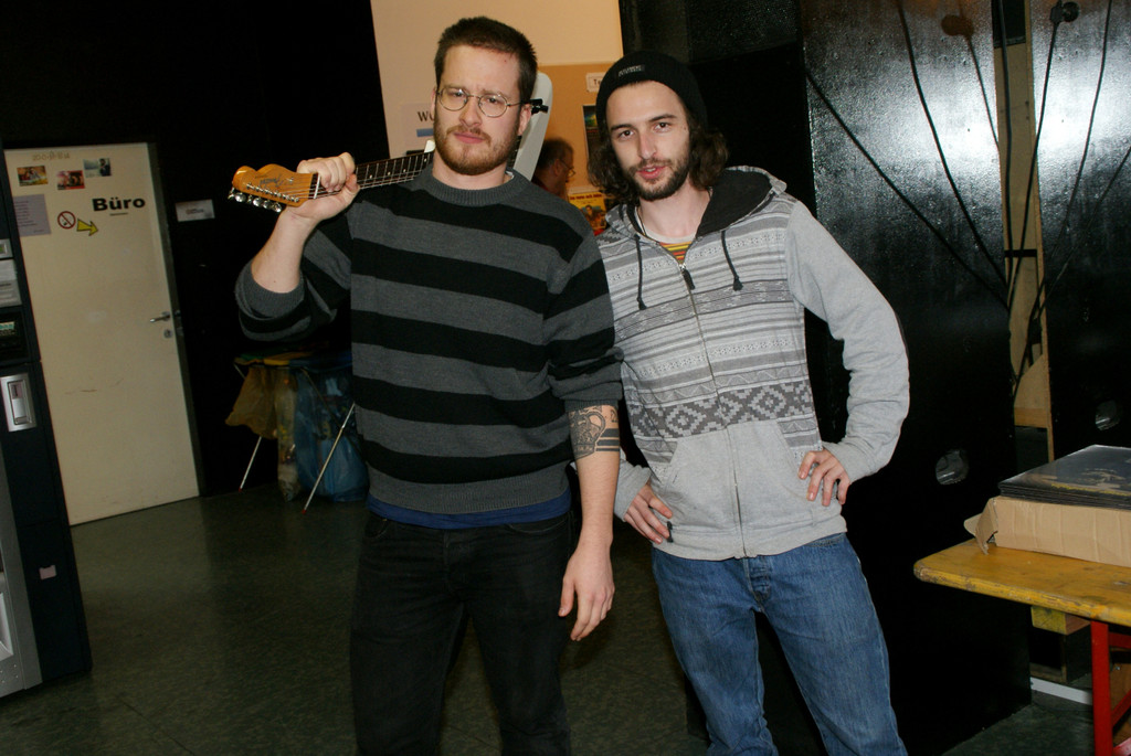 Lukas und Adam waren mit ihrer Instrumentensammlung angereist.JPG