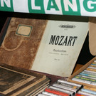 Wirklich alles fand man in den Plattenkisten.JPG