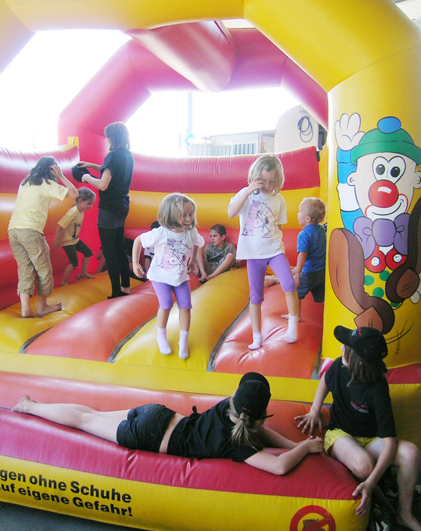 Fenkart10Huepfburg_jpg-1275817555