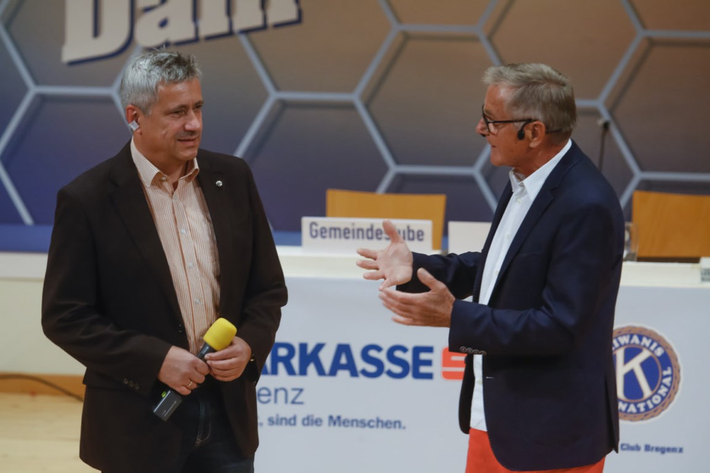 27 Kiwanis-Bregenz-Pr__sident Thomas Koch _ Quizmaster G__nter Polanec.jpg
