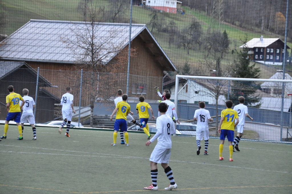 Dominic Burtscher trifft zum 3 zu 3.JPG