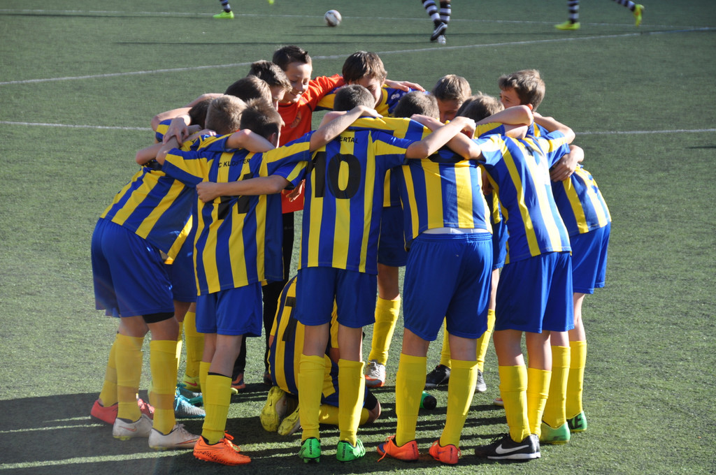 U16 Team freut sich __ber ersten Sieg.JPG