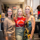Inhaberinnen Agata Gold und Christiane Seitz mit Schauspielerin Nina Proll .jpg