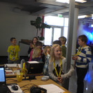 Die Latschauer Volksschüler bei Antenne Vorarlberg