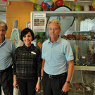 BK_Filialleiterin Nilgu__n Erdogan mit den Urban-Zwillingen.jpg