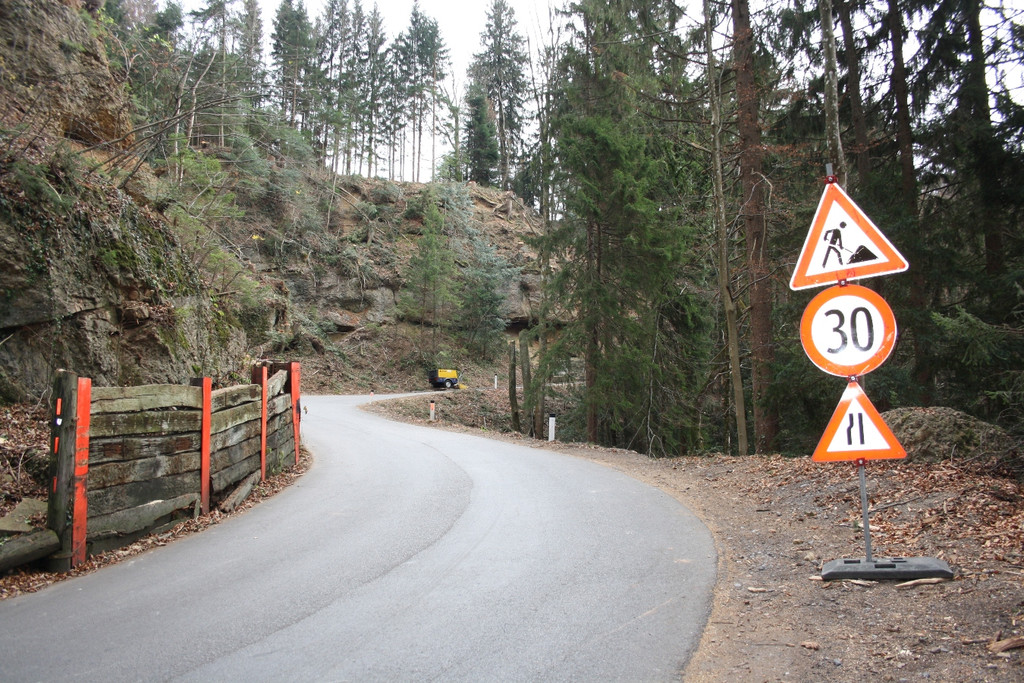 Pf__nderstra__e Felssicherung Kugelbeerbach Unterhaggen NOV 2015 _1_.JPG