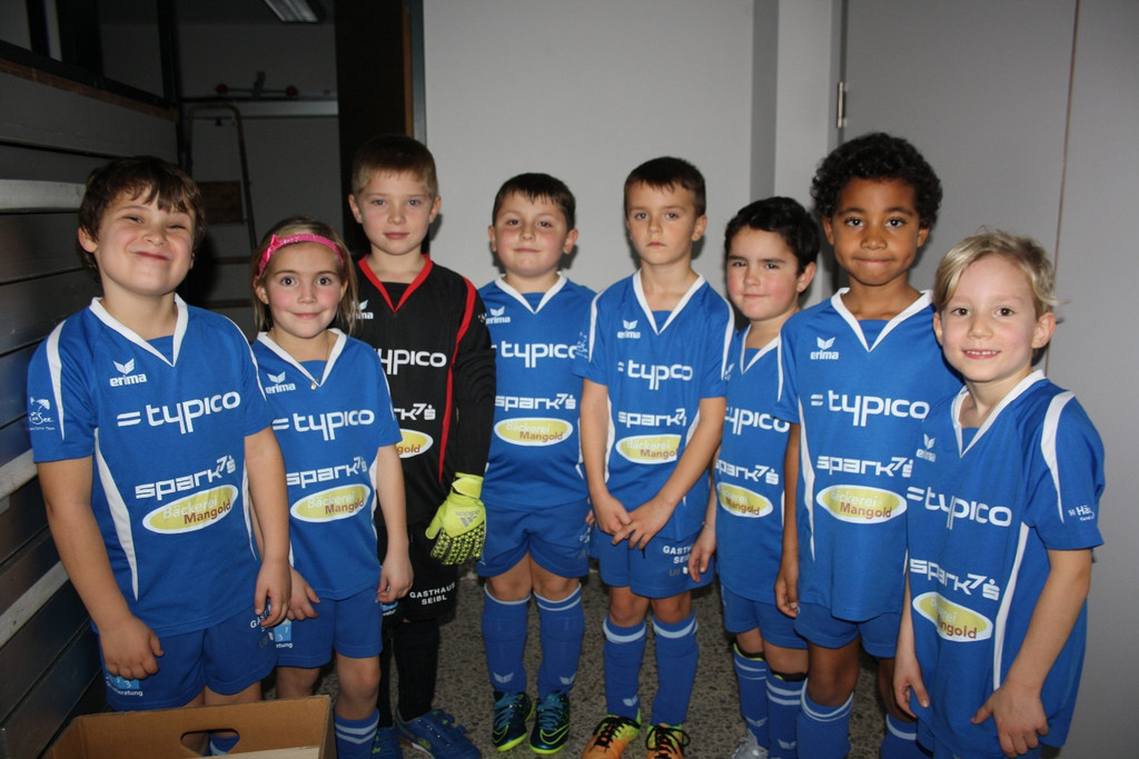 Fu__ball Nachwuchs HALLE U 8 Turnier 21-11-2015 _5_.JPG