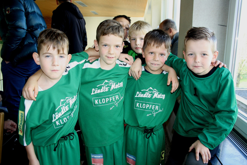 Fu__ball Nachwuchs HALLE U 8 Turnier 21-11-2015 _4_.JPG
