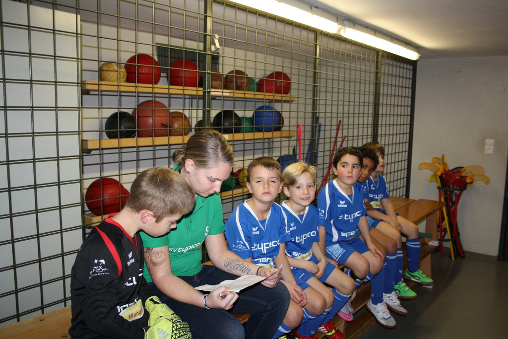 Fu__ball Nachwuchs HALLE U 8 Turnier 21-11-2015 _10_.JPG