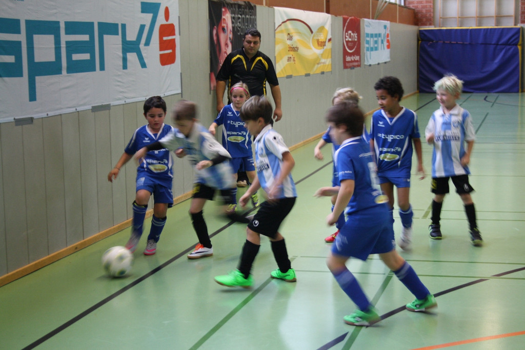 Fu__ball Nachwuchs HALLE U 8 Turnier 21-11-2015 _14_.JPG