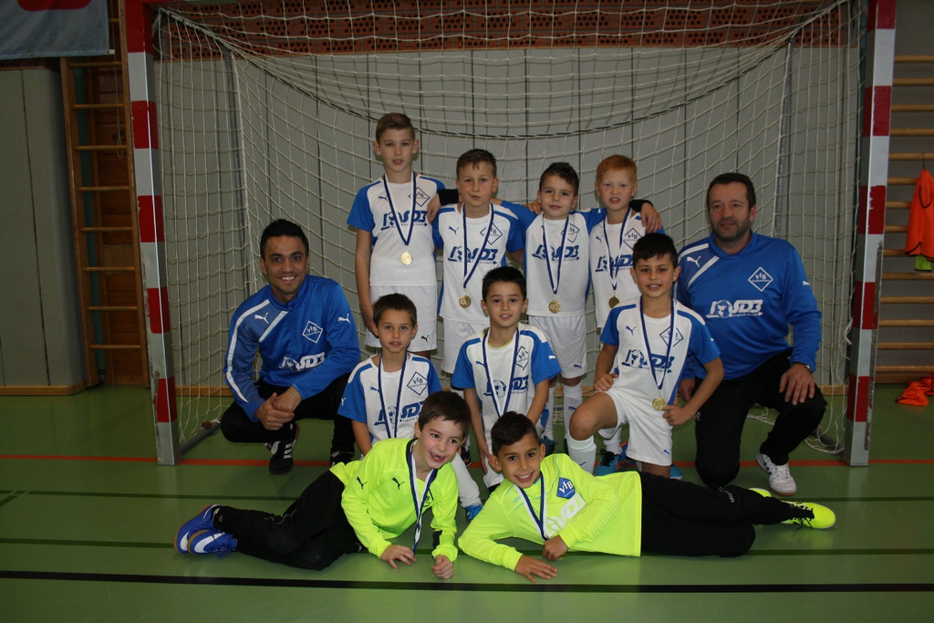 Fu__ball Nachwuchs HALLE U 9 Turnier 22-11-2015 _2_.JPG