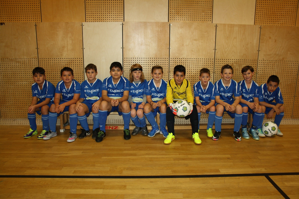 Fu__ball Nachwuchs HALLE U 11 Turnier 22-11-2015 _5_.JPG