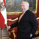 Häupl und Fischer beim Unterschreiben