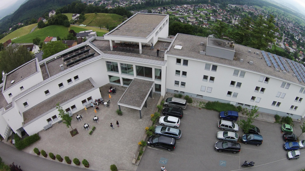 Hausansicht Bildungshaus Batschuns quer OBEN.JPG