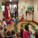 Der Nikolaus im Bewegungskindergarten Gais