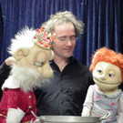 3x4 hoch Olaf M__ller mit Puppen.jpg