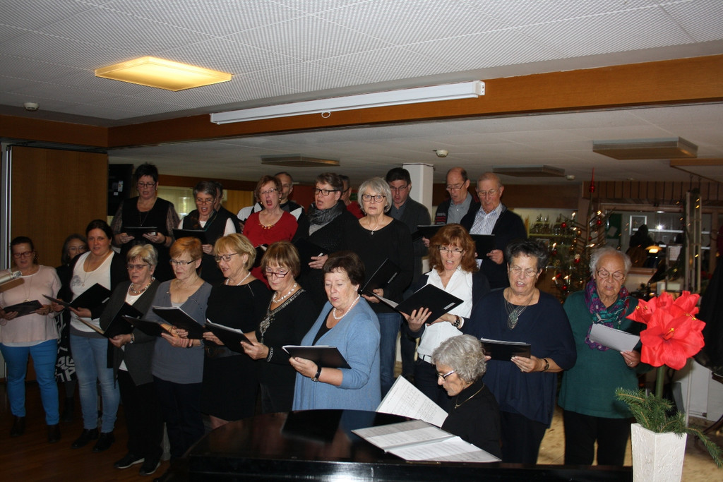 Jesuheim Weihnachtsfeier 23-12-2015 _19_.JPG