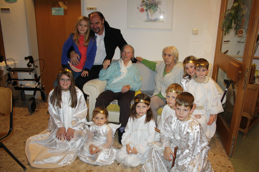 Jesuheim Weihnachtsfeier 23-12-2015 _26_.JPG