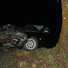 Lochau: Auto schleudert gegen Baum