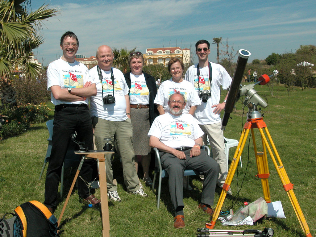 Vorarlberger Amateurastronomen in Side_ bei der Sonnenfinsternis am  29_6_2006 .JPG