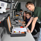 Schüler des BG Dornbirn besuchen Elektronik Labor der FH