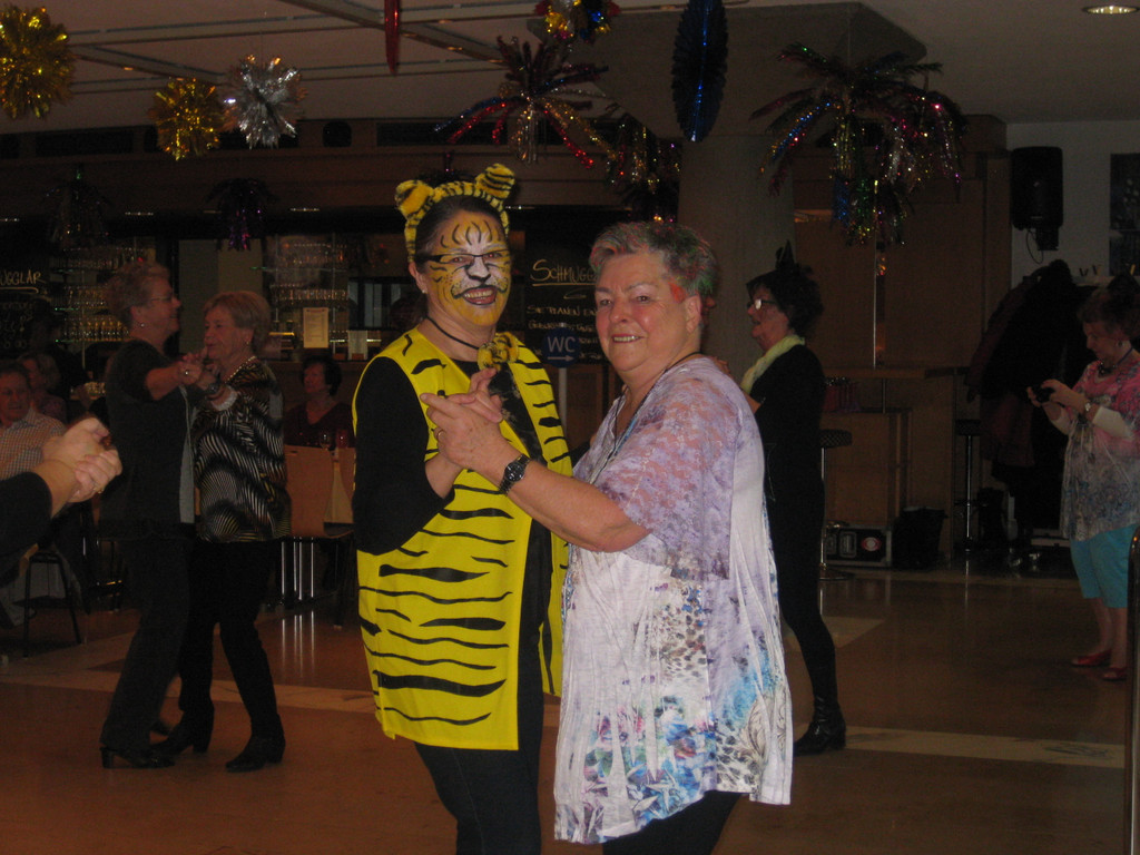 Kaffeekr__nzle Seniorenring  2016  Bild   2.JPG