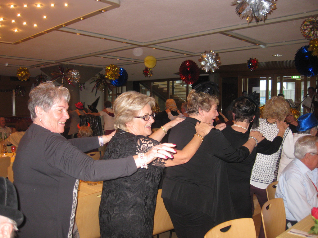 Kaffeekr__nzle Seniorenring  2016  Bild   6.JPG