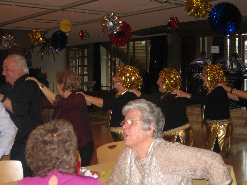 Kaffeekr__nzle Seniorenring  2016  Bild   8.JPG