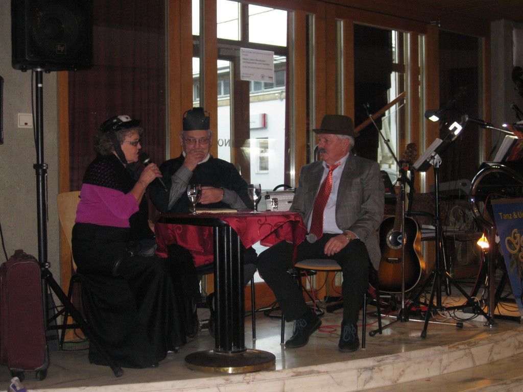 Kaffeekr__nzle Seniorenring  2016  Bild   16.JPG