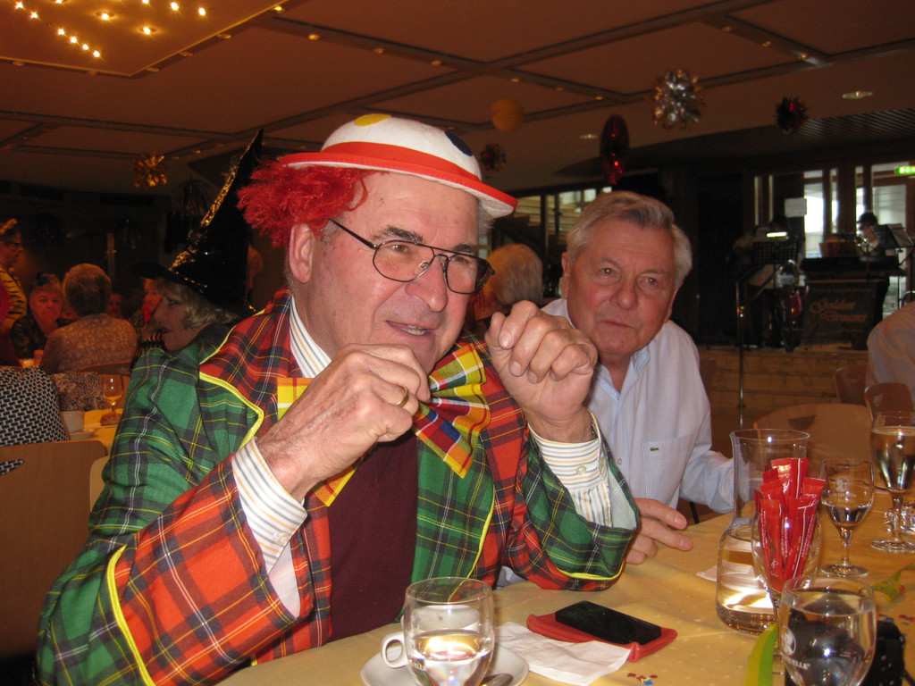 Kaffeekr__nzle Seniorenring  2016  Bild   3.JPG