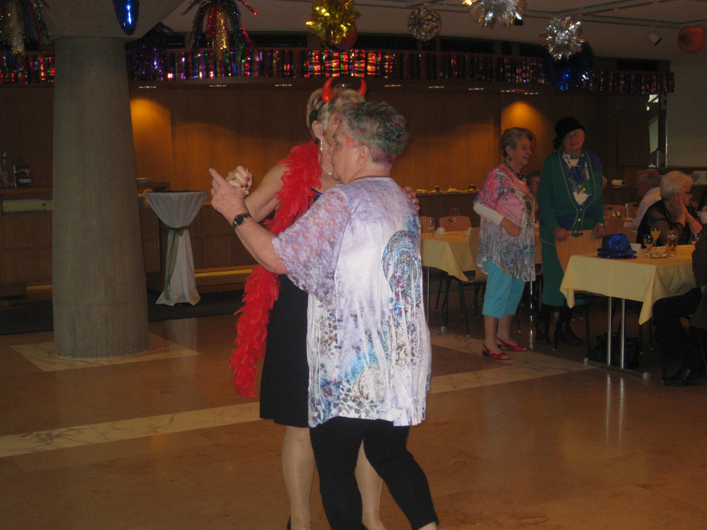 Kaffeekr__nzle Seniorenring  2016  Bild   20.JPG