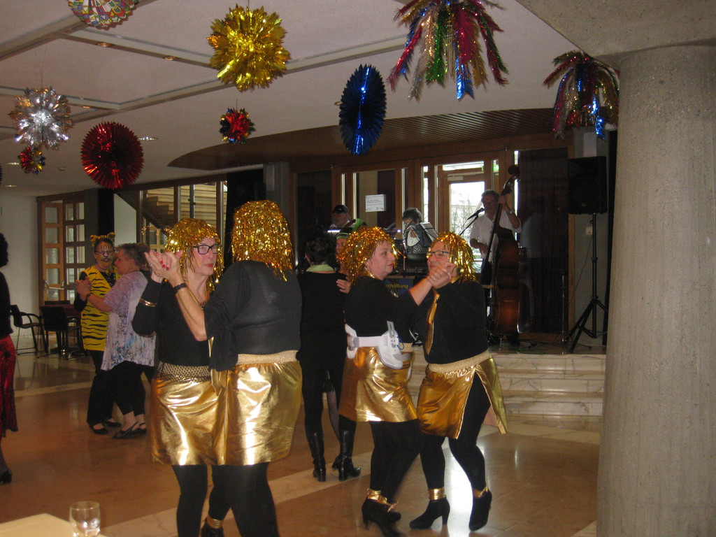 Kaffeekr__nzle Seniorenring  2016  Bild   21.JPG