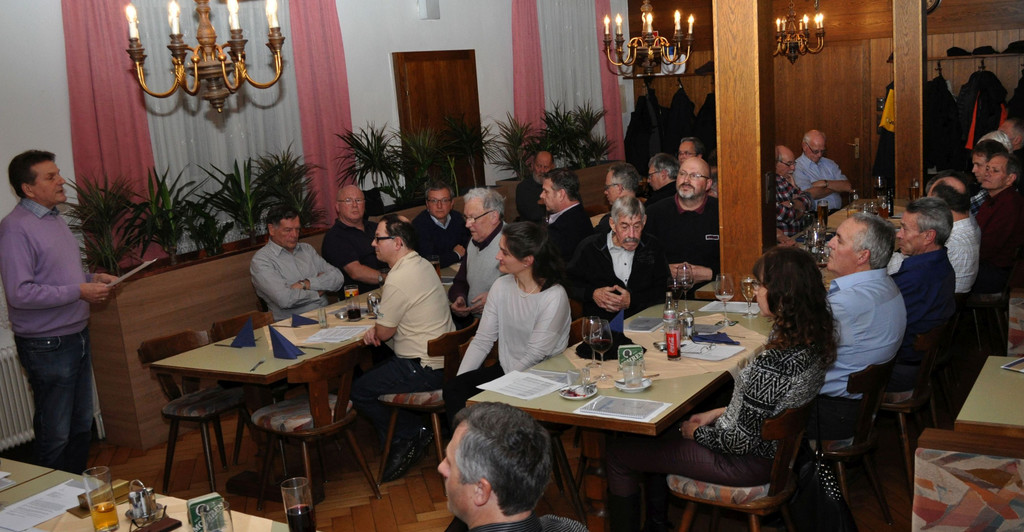 JHV f_ 2015 _10_ Obmann Wilfried Winkel hei__t die neue Chorleiterin willkommen.jpg