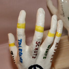 Eine Hand_ die nach Hoffnung greift.JPG