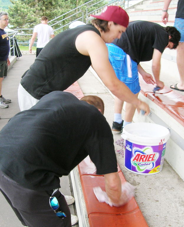 Tribuene13_jpg-1276258400