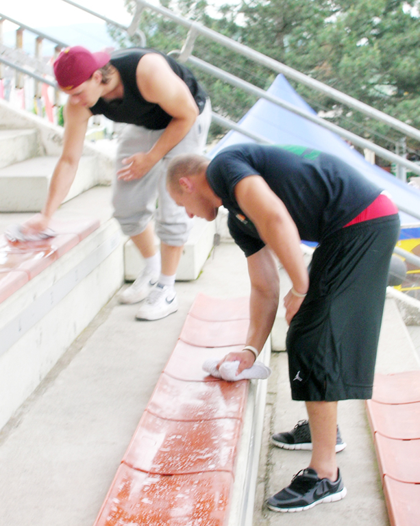 Tribuene12_jpg-1276258438