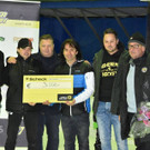 Politiker und Teams spenden