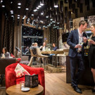 gaeste_abends_in_der_lions_lounge_hotel_der_loewe.jpg
