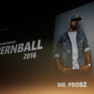 Mr. Probz vor dem Opernball in der Wiener Lugner City