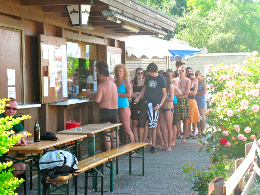 BK_beachlifebaggerl__cher 2_jpg-1276344734