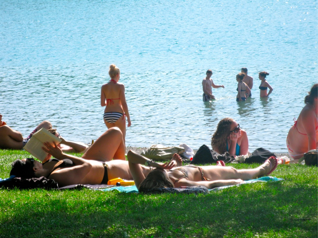 BK_beachlifebaggerl__cher 14_jpg-1276344781