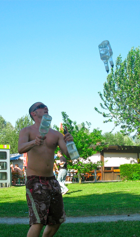 BK_mikejongleur 3_jpg-1276345712