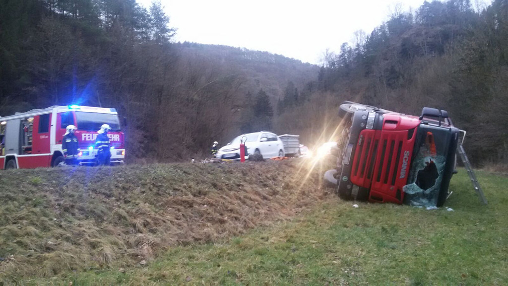 10022016_Lkw Unfall_Emmersdorf _1_.jpg